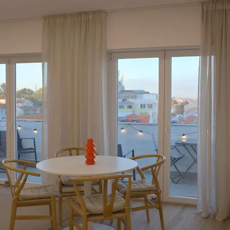 2Br Almada Velha With River & Skyline Views Almada