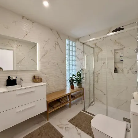 2Br Almada Velha With River & Skyline Views * Almada