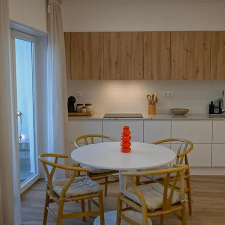 2Br Almada Velha With River & Skyline Views Daire Almada