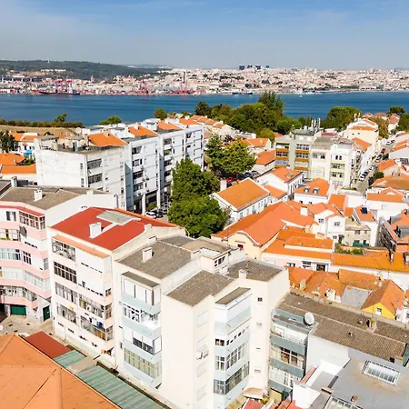 Daire 2Br Almada Velha With River & Skyline Views *