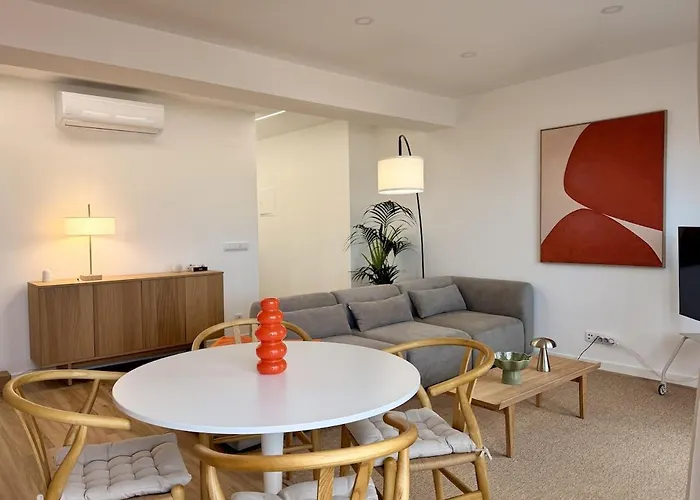 2br Velha With River & Skyline Views *