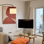 2Br Almada Velha With River & Skyline Views *