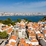 2Br Almada Velha With River & Skyline Views