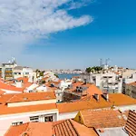 2Br Almada Velha With River & Skyline Views * Αλμάδα