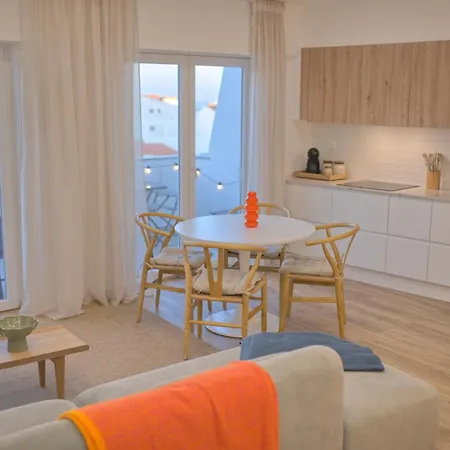 2br Velha With River & Skyline Views * Almada