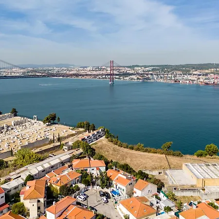 2br Velha With River & Skyline Views *