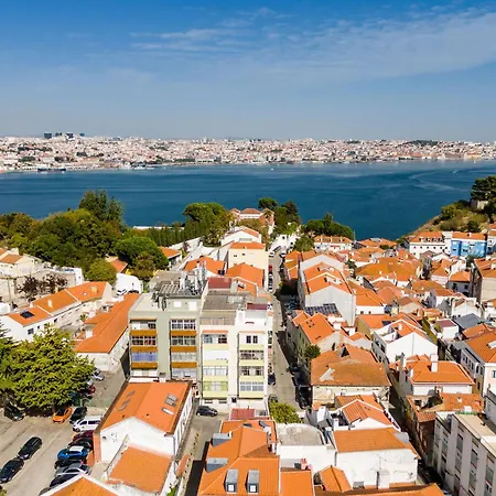 2br Velha With River & Skyline Views