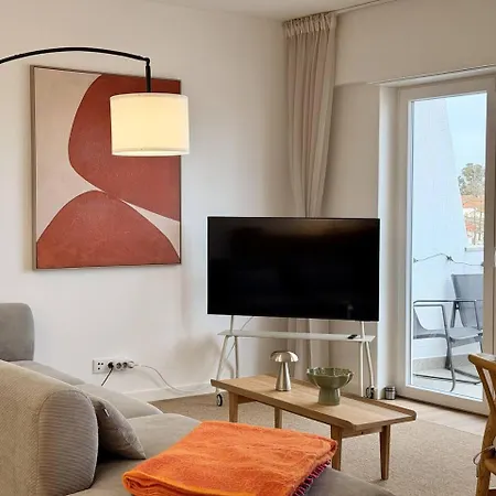 2br Velha With River & Skyline Views