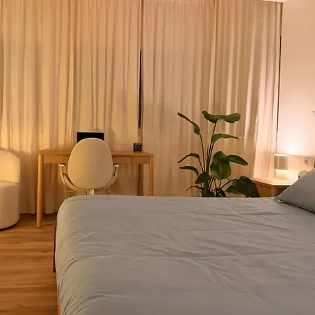 2br Velha With River & Skyline Views