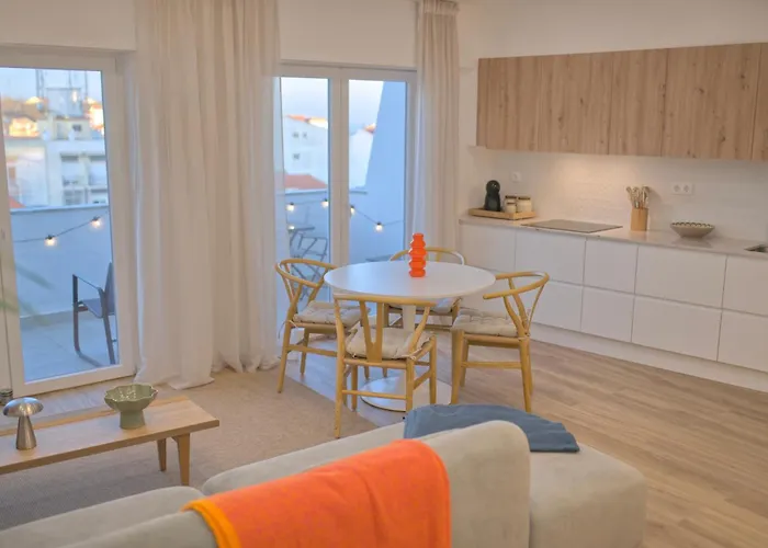 2br Velha With River & Skyline Views * Almada