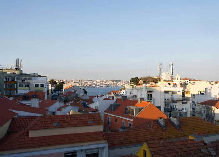 2br Velha With River & Skyline Views *