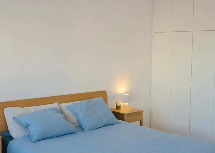 2br Velha With River & Skyline Views * Almada