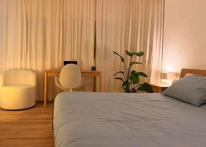 2br Velha With River & Skyline Views