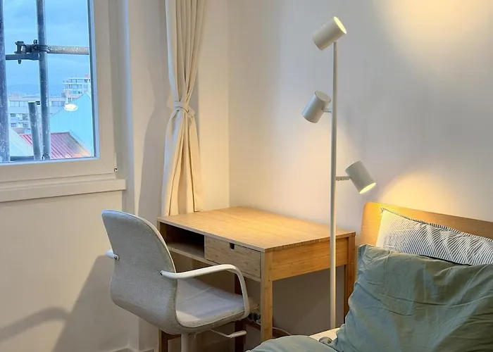 2br Velha With River & Skyline Views