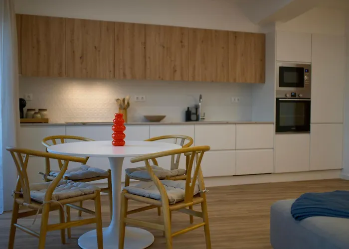 2br Velha With River & Skyline Views * Almada