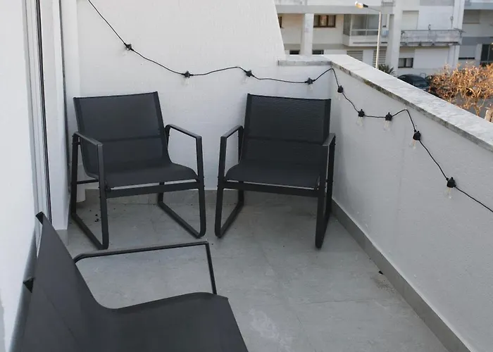 2br Velha With River & Skyline Views Almada