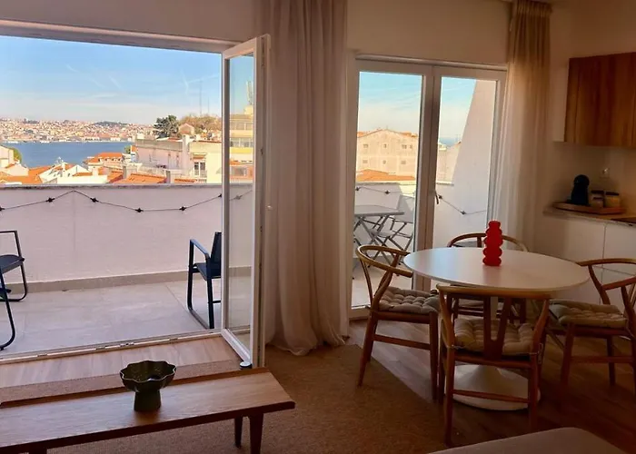 2br Velha With River & Skyline Views Appartamento
