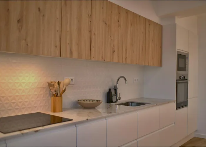 2br Velha With River & Skyline Views Appartamento