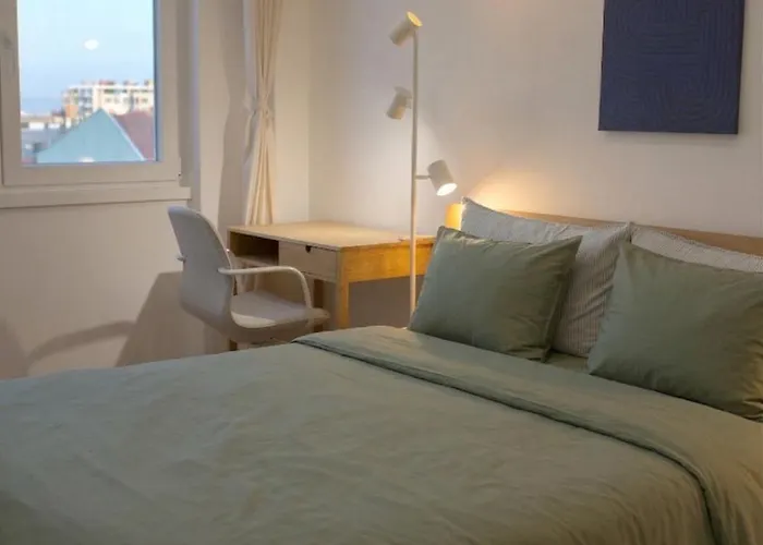 2br Velha With River & Skyline Views *