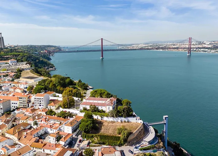 2br Velha With River & Skyline Views